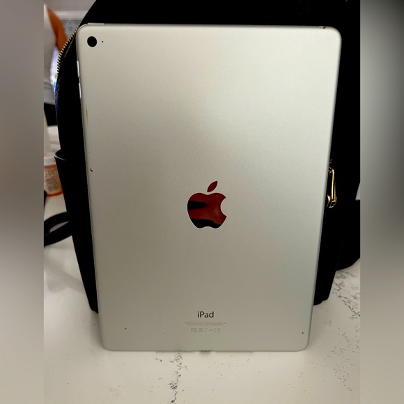 iPad Air silver barely used and in excellent condition. A few minor scuffs.